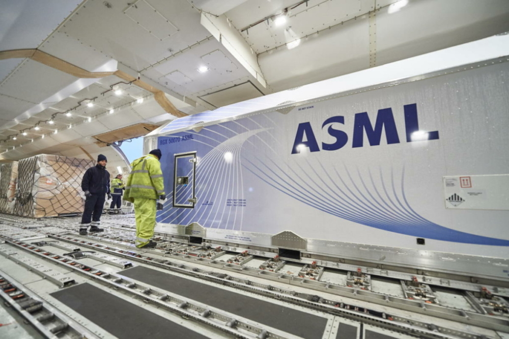 ASML system container in 747